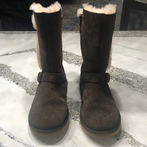 Brown UGG winter boots size 1 for girls
